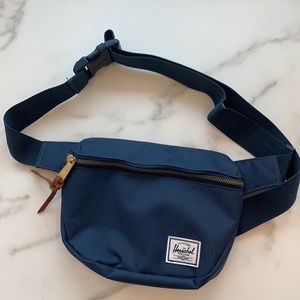 Hershel Fifteen Hip Pack in Navy